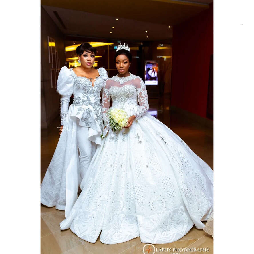 Aso Amazing Ebi Arabic Plus Size Urious Lace Sexy Beaded Crystals Long Sleeves Bridal Dresses Sheer Neck Wedding Gow Cph215