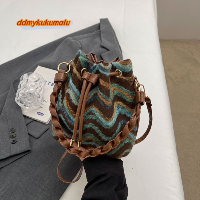 Spring/Summer Bohemian Knitted Pattern Small for Women 2024 New Fashion Color Contrasting Crossbody Pulling Rope Bucket Bag #20 kukumalu