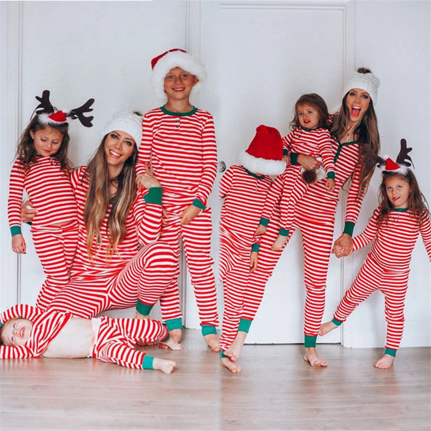 Christmas Family Matching Set Adult Children Baby Christmas Mom and Me Party Pajama Set Fashion Stripe Printed Couple Clothing 241022