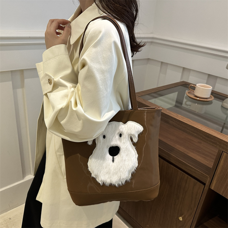 2025 Designer 2024 new cute 3 casual beautiful personalized artistic large capacity commuting shoulder bag free shipping