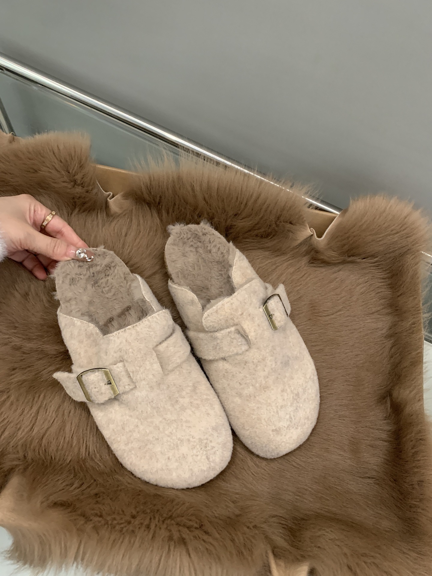 Women's Fashion Cozy Furry Veet Warmth Baotou Flat Slippers in Solid Brown, Black, Beige - Sizes 35-40