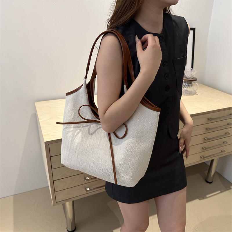 2025 Designer 2024 3 New Tote Fashionable Handbag Personalized Single Underarm Shoulder Bag