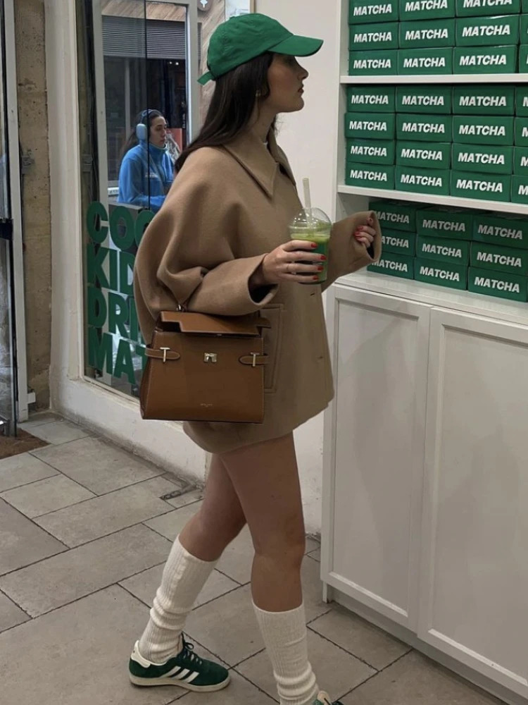 ZBZA Womens Retro Casual Jacket Solid Bat Sleeve Collar Patch Pocket Loose Warm Coarse Floral Coat Autumn/Winter Womens Fashion Coat 241023