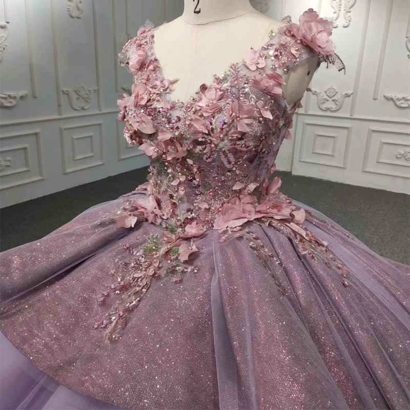 Luxury Lilac Shiny Sexy V-Neck Quinceanera Dresses Ball Gown Appliques Lace 3D Flower Beads Lace-Up Sweet 16 Dress Party Dress Vestidos De 15 Anos