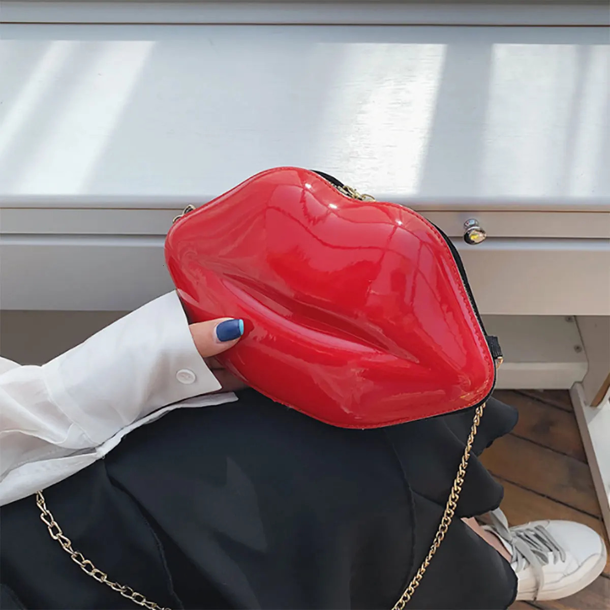 1 niche red lip chain bag innovative mini shoulder bag womens fashionable zipper bag 241023