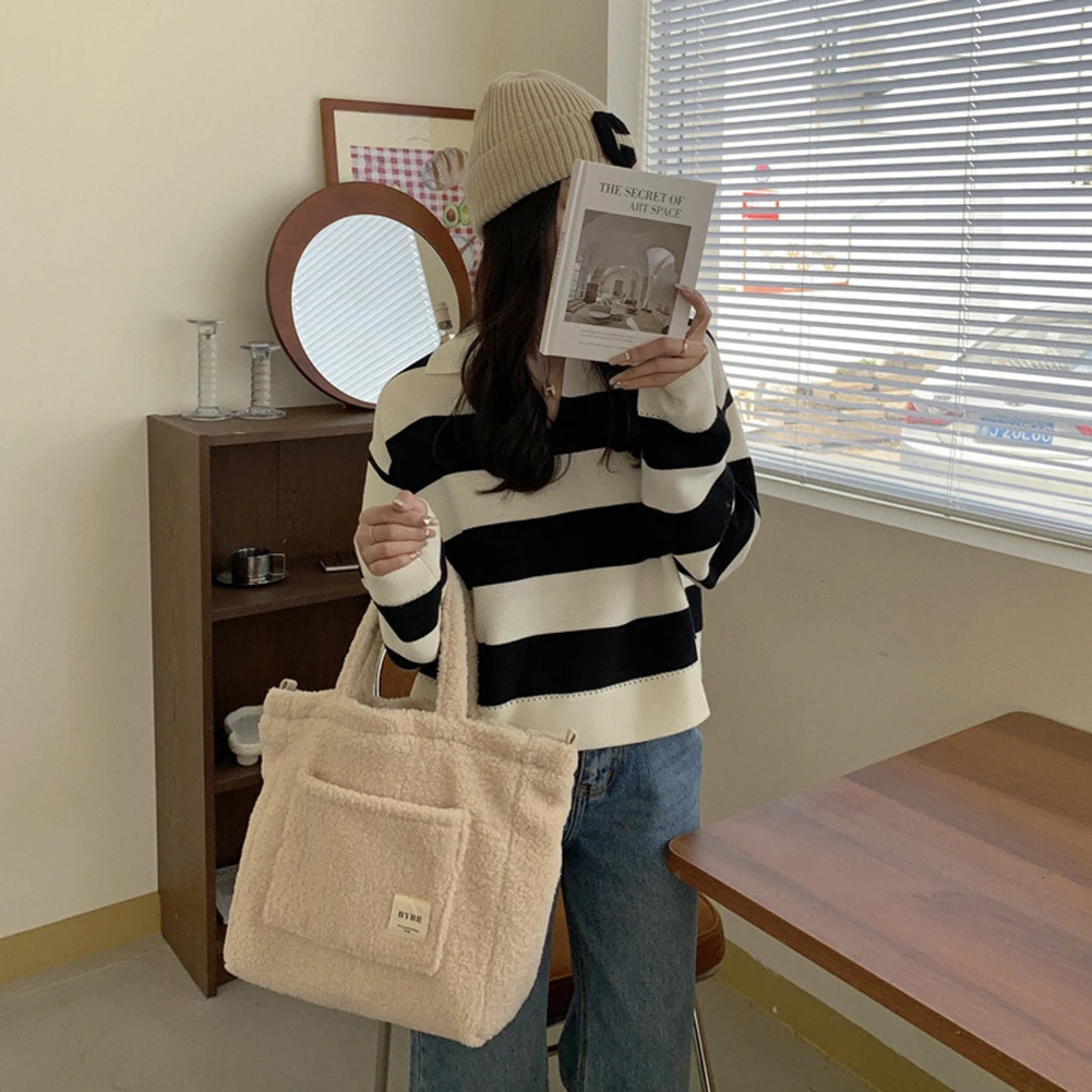 Winter sheepskin handbag soft plush womens cross body bag large capacity wool shoulder bag womens travel fashion messenger bag 241022