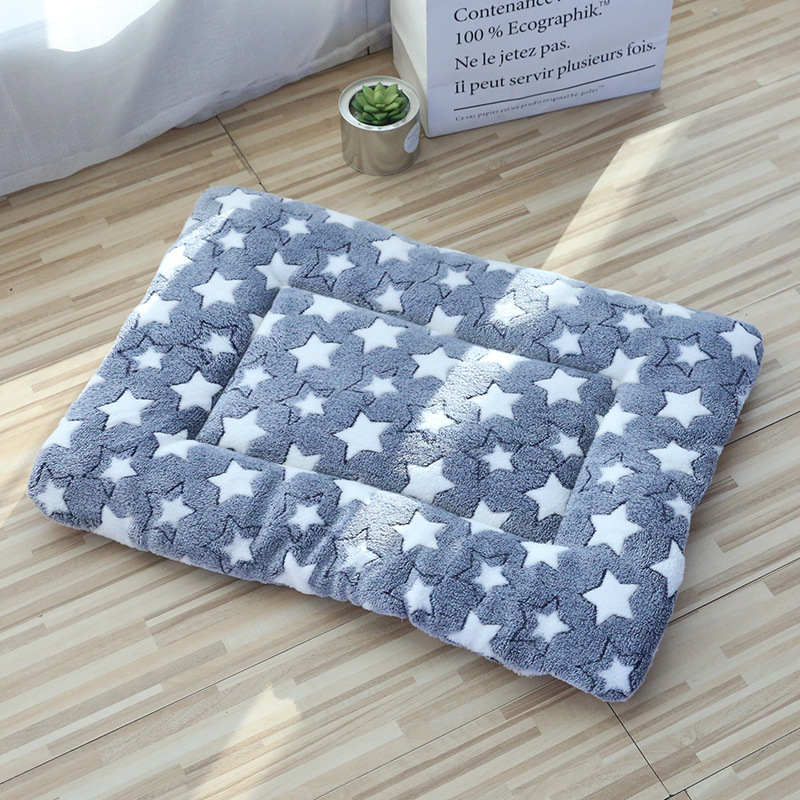 Thickened plush cushion cat litter cat sleeping mat kennel coral velvet dog blanket cotton pad warm nest pad wholesale