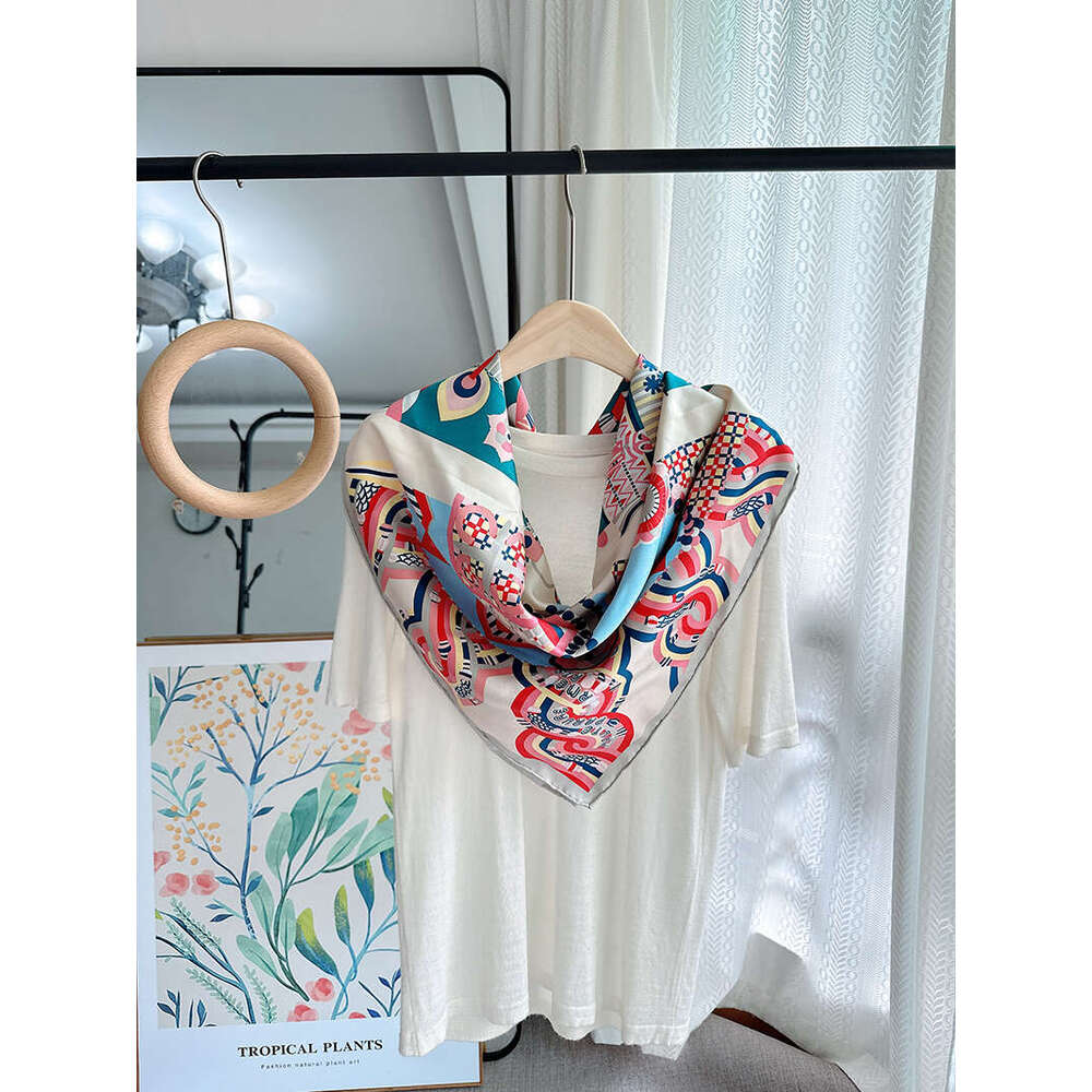 Neckerchief Fashion 2024 Scarf New Scarves Printed Shawl B 100% go Wraps 90X90cm Hijab Twill Womens Silk scarf designers