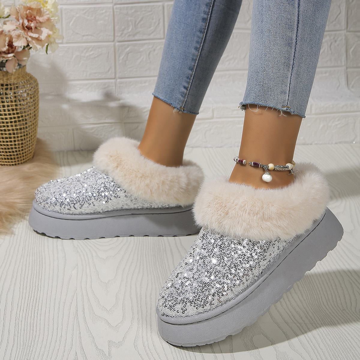 Wholesale Autumn and winter new foreign trade large size women's thick soled plush snow boots sequin side European and American style