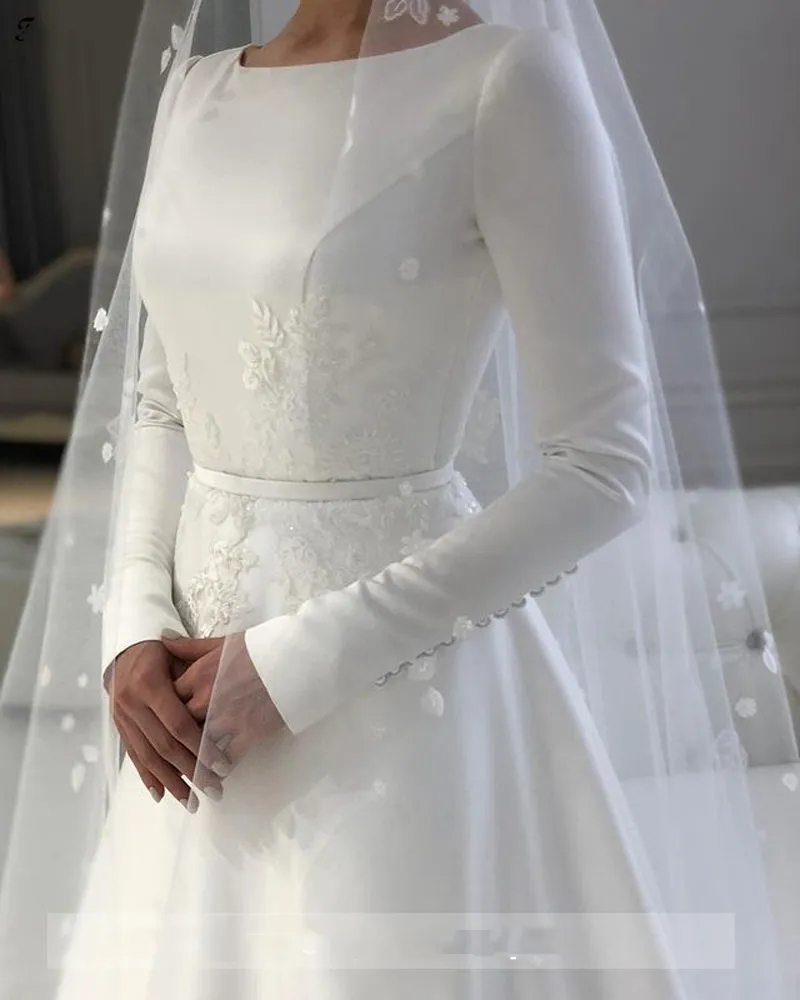 Traditional Muslim Satin A-Line Wedding Dresses Embroidery Lace Appliques Long Sleeves High Neck Arabic Dubai Bridal Gowns Court Train White Middle Ea