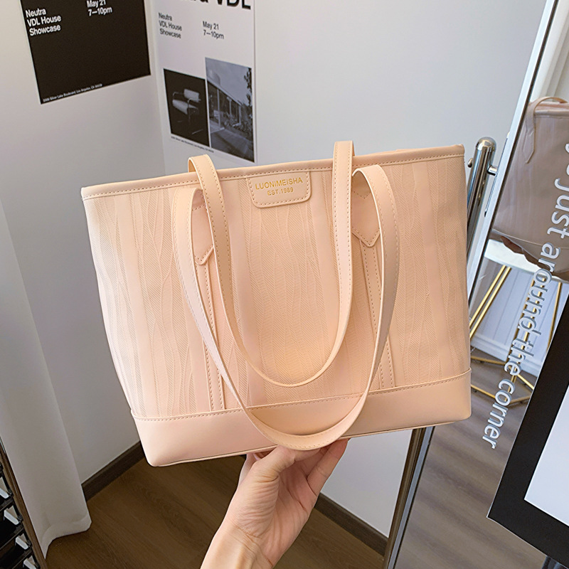 2025 Designer 2024 3 Ladies' crossbody new personalized large capacity commuting beautiful single shoulder armpit bag free shipping Ladies'