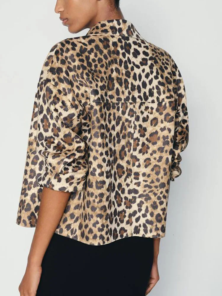 Retro womens long sleeved sexy warm leopard print lapel long sleeved autumn winter suede texture effect jacket 241022