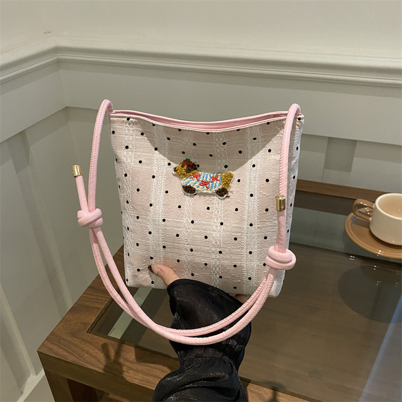 2025 Designer new 3 niche 2024 design casual personalized lightweight and simple shoulder bag free shipping