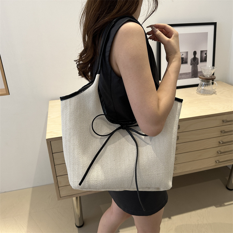 2025 Designer 2024 3 New Tote Fashionable Handbag Personalized Single Underarm Shoulder Bag