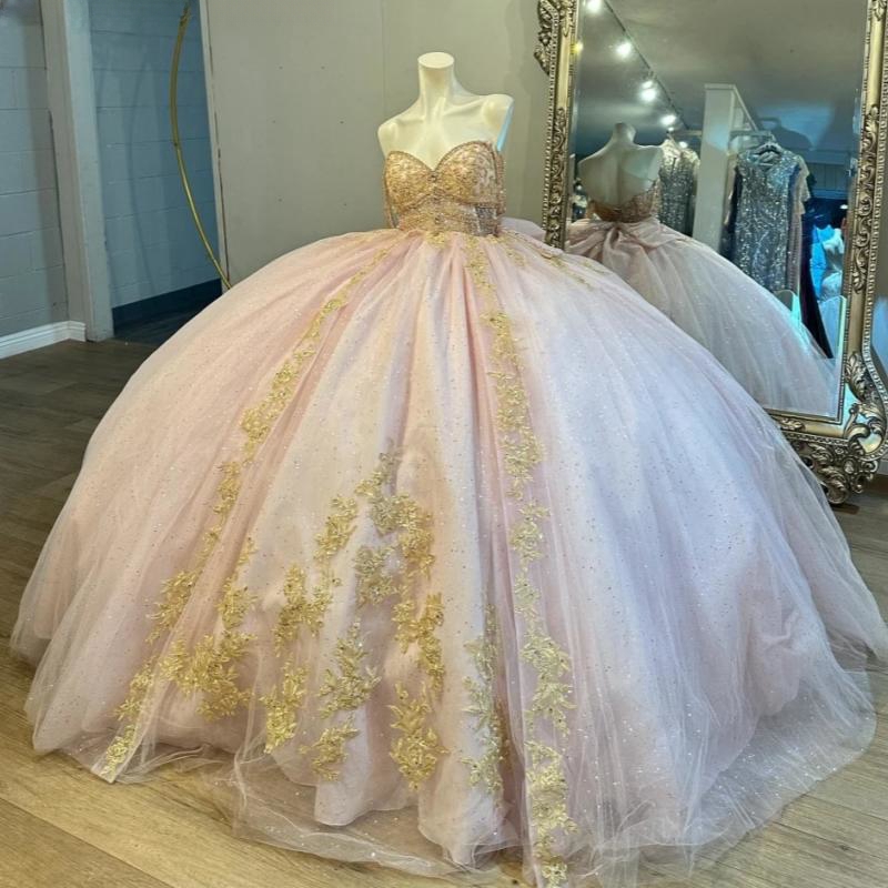 Light Pink Shiny Quinceanera Dresses Ball Gown Off The Shoulder Gold Lace Applique Beading Cryatal Bow Tull Corset Sweet 16 Dress Vestido De 15 Anos