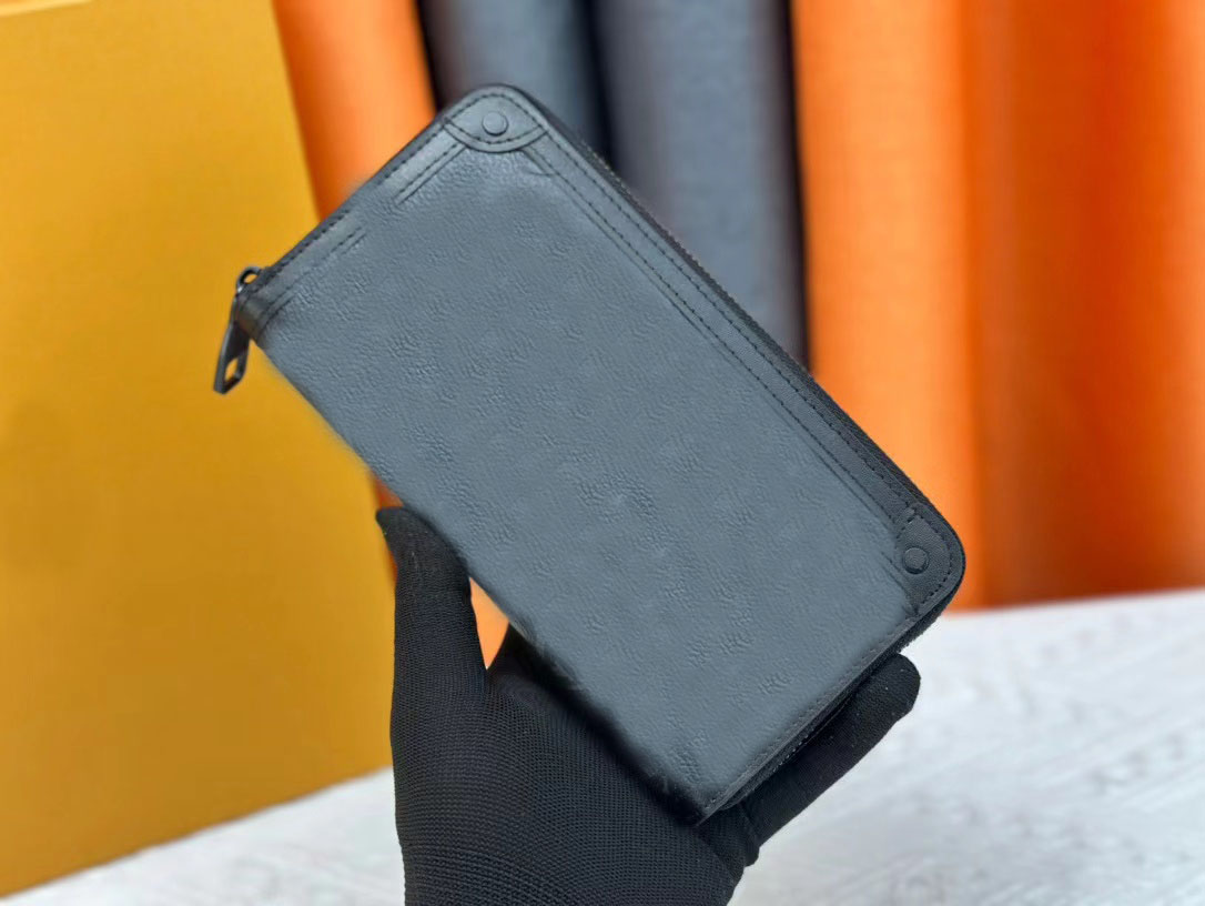 2024 new CF NEW Luxurys Designers Wallets Purses Fashion Short ZIPPY Wallet Monog Classic Zipper Pocket Pallas Bag Zip coin Purse Handbags Zippered purse in hand