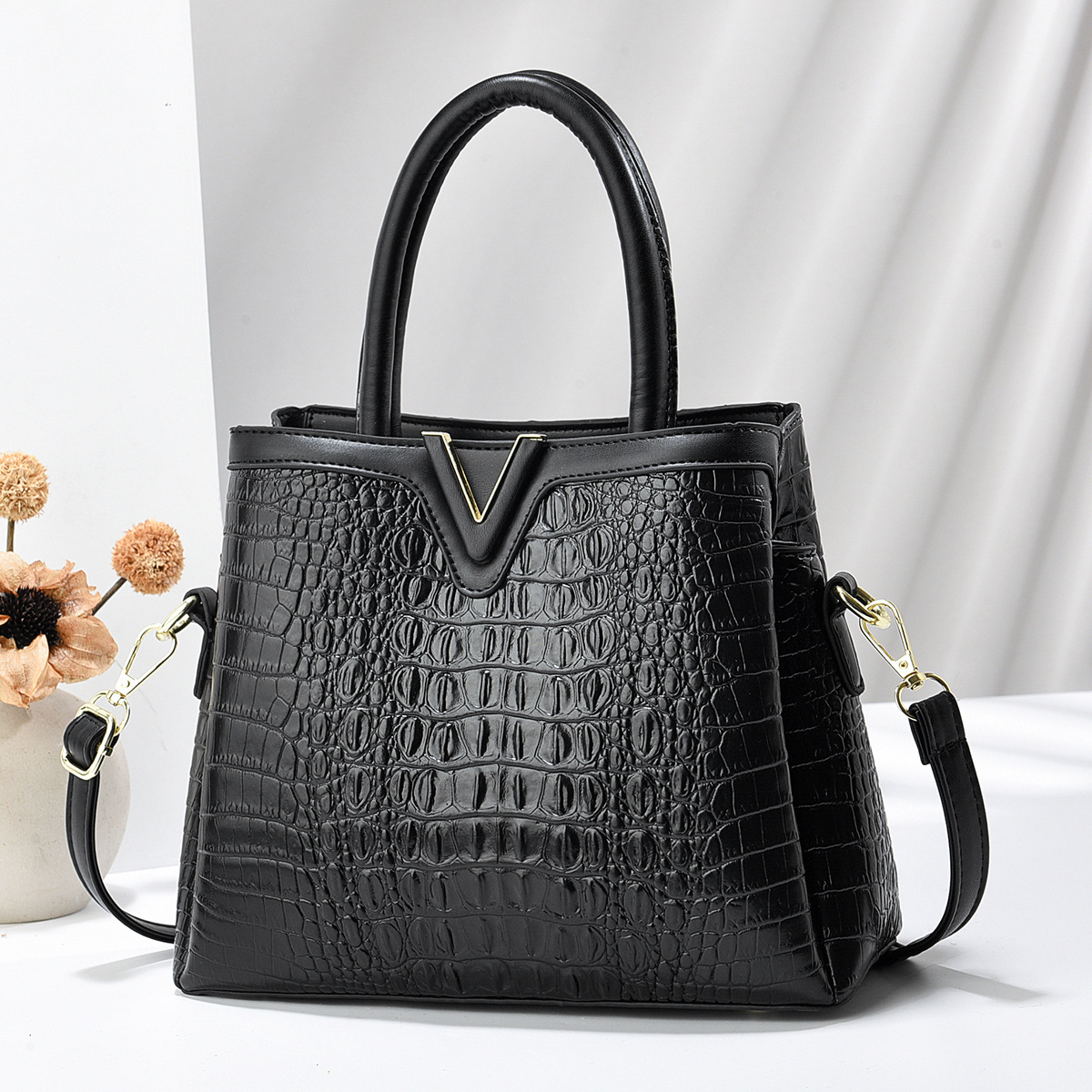 Designer 2024 Large Capacity Crocodile Pattern Handbag Trendy Fashion Women's Middle aged Mom Atmospheric Versatile Single Shoulder Crossbody Bag