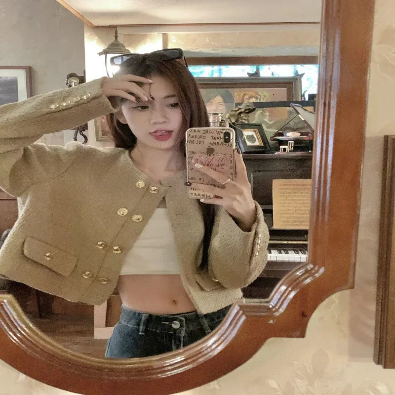 French coarse tweed short jacket with open placket and khaki crew neckline petite fashionable casual niche age reducing top 241023