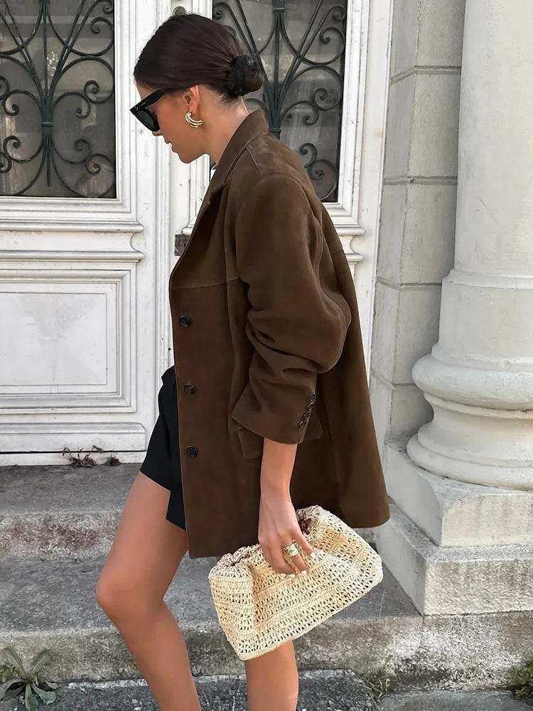 Suede retro womens jacket with a single chest pocket and a casual long sleeved shirt. womens autumn street jacket 241023