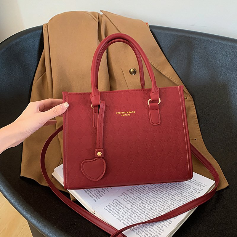 2025 Designer 2024 Autumn New 3 Fashionable Large Capacity Handheld Big Simple Fashion Casual Shoulder Small Square Bag free shipping