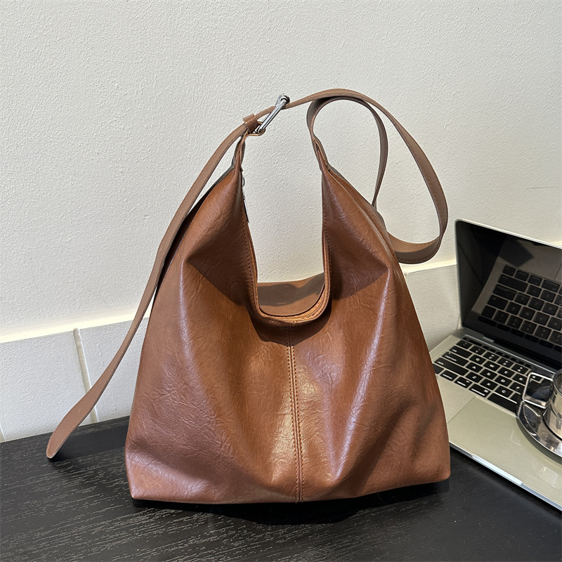 2025 Designer free 3 2024 designer shipping new versatile one shoulder underarm commuter texture solid color handbag tote bag