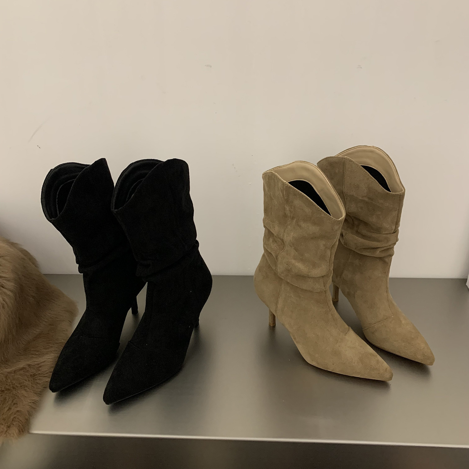 High heels womens short boots French ankle boots internet famous pointed spicy girl pile boots 2024 new Martin boots