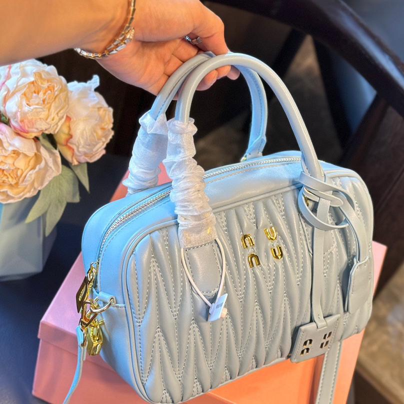 Designer Underarm Bags Womens Mini Handbags Casual Elegant PlushBowling High End Shoulder Bag Pleated wallet Leather Banquet tote Free shipping