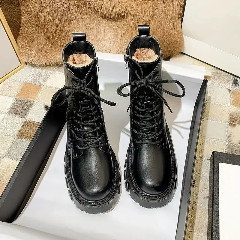 Winter 2024 new waterproof cotton shoes thick snow pads for women platform heel ankle boots 241106