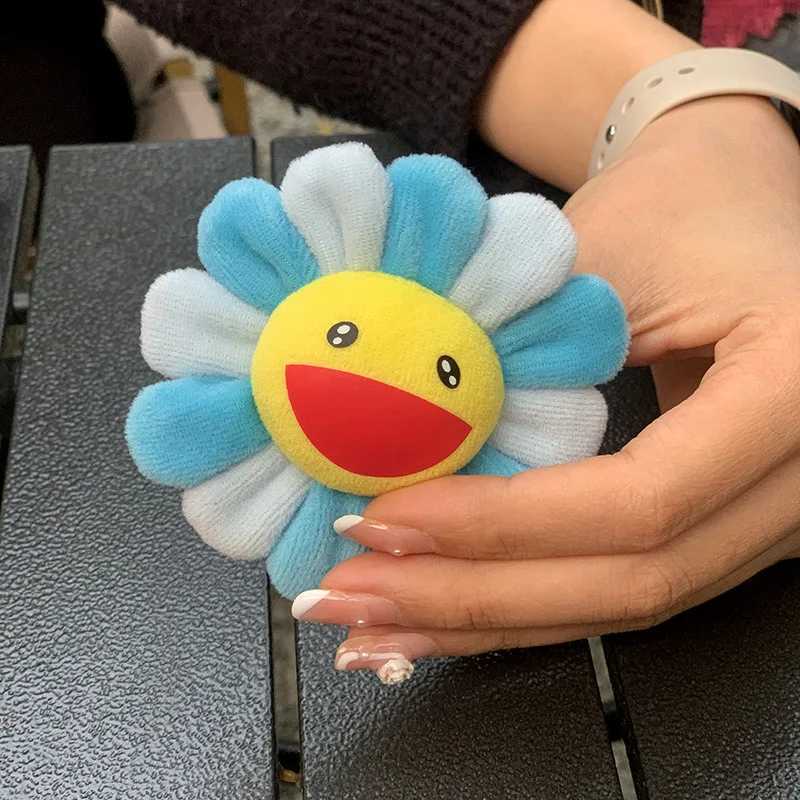 Ins Hot Kawaii Smile Sunflower Pendant with Label Soft Flower Gold/Silver Chest Filled Doll Colorful Plush Toy Bag Decorative Gift X241022