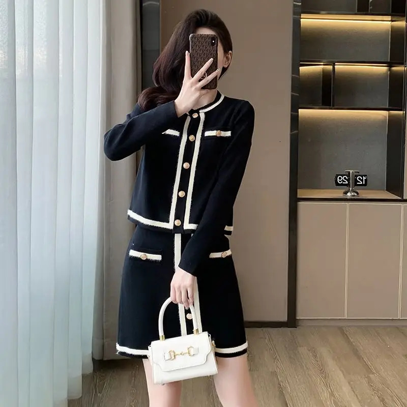 Autumn and winter small perfume two-piece round neck knitting cardigan half sleeve elegant unique suit 241023