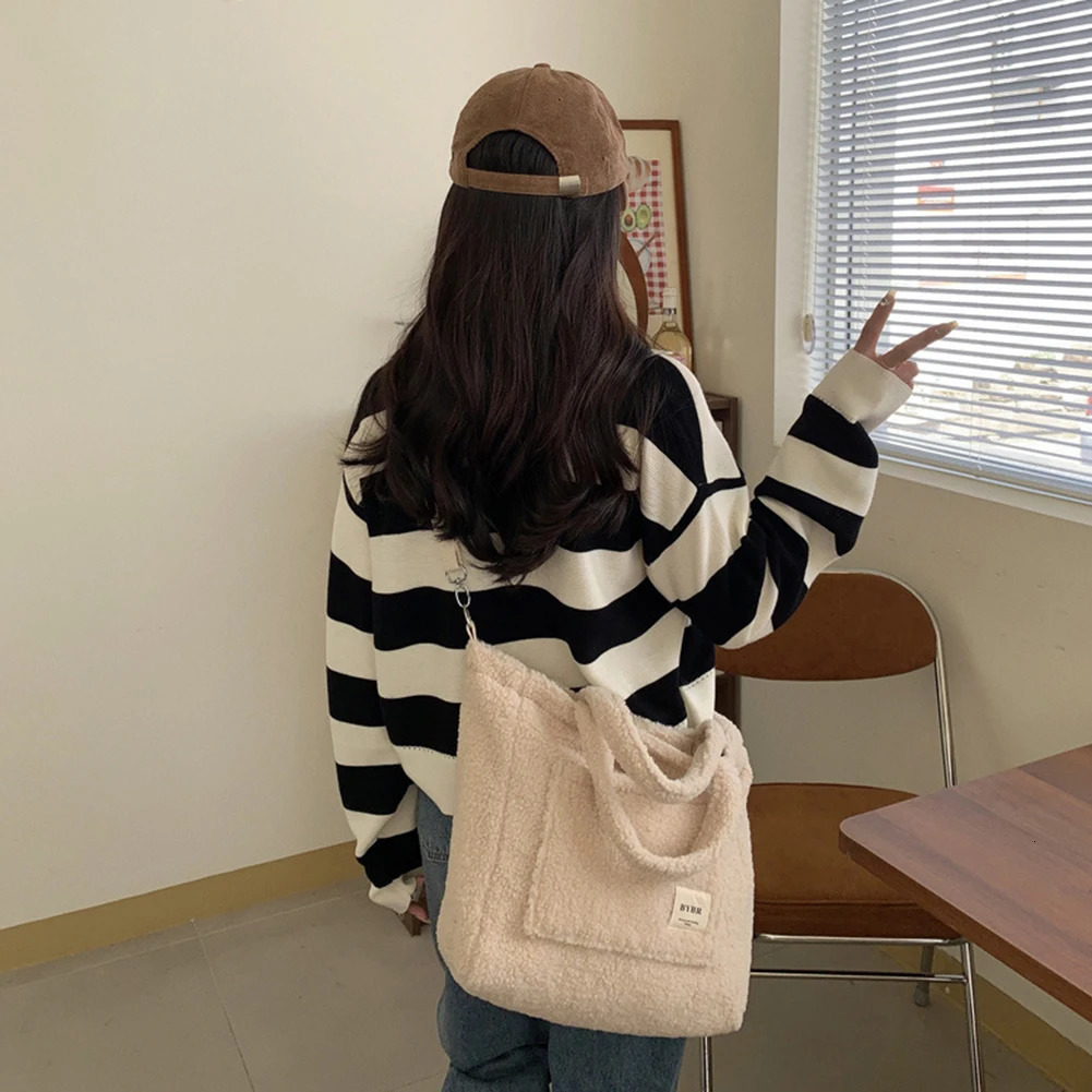 Winter sheepskin handbag soft plush womens cross body bag large capacity wool shoulder bag womens travel fashion messenger bag 241022