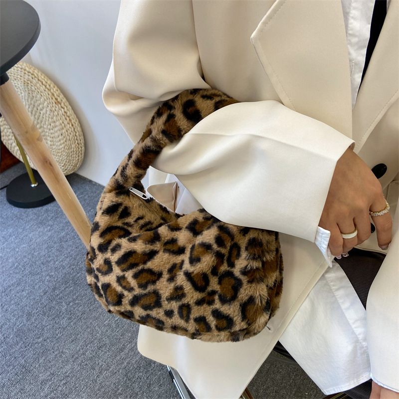 2025 Designer free shipping new 3 designer handbag bags for women men the tote large travel shoulder casual plush armpit bag