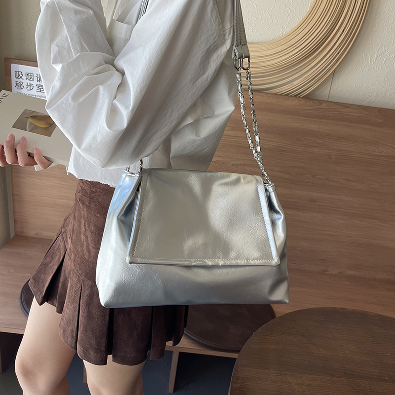 2025 Designer new 3 fashionable 2024 chain shoulder with French niche design simple small square bag under the armpit free shipping