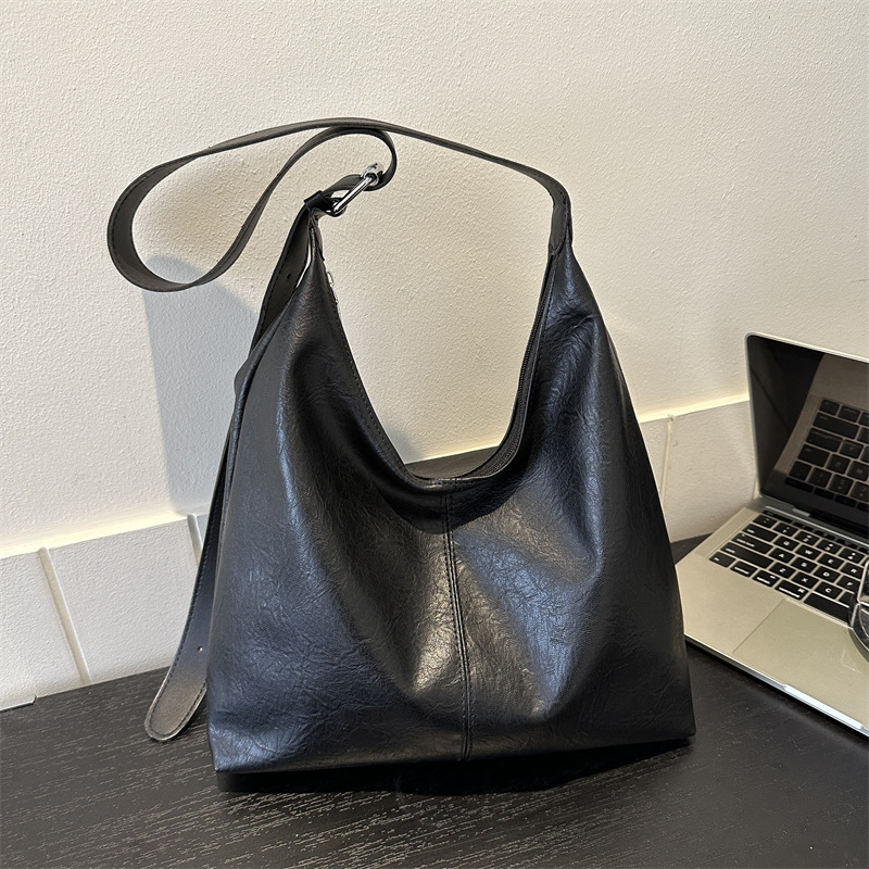 2025 Designer free 3 2024 designer shipping new versatile one shoulder underarm commuter texture solid color handbag tote bag