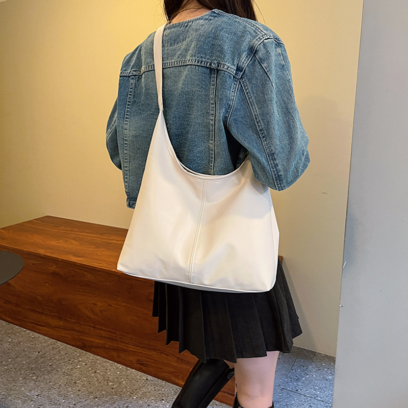2025 Designer Leisure capacity 3 large for women 2024 autumn new style armpit shoulder simple and fashionable tote bag free shipping