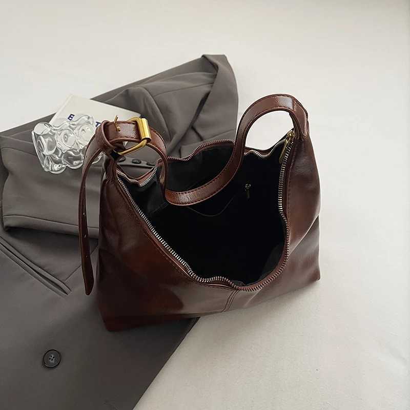 Women Pu Shoulder Bag Designer Tote Handbag Large Capacity Chic Hobo with Pendants Stylish Top Handle Outdoor Travel 241023