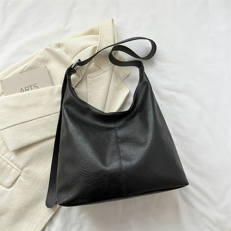 2025 Designer free 3 2024 designer shipping new versatile one shoulder underarm commuter texture solid color handbag tote bag