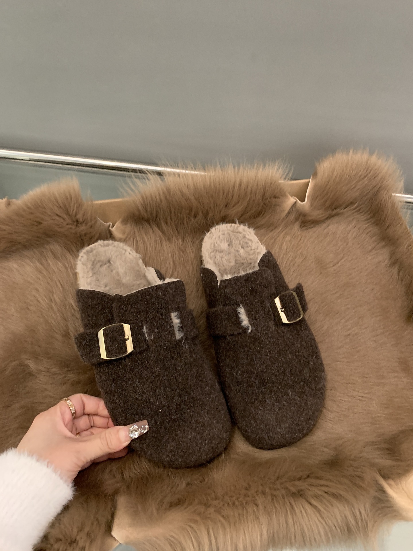 Women's Fashion Cozy Furry Veet Warmth Baotou Flat Slippers in Solid Brown, Black, Beige - Sizes 35-40