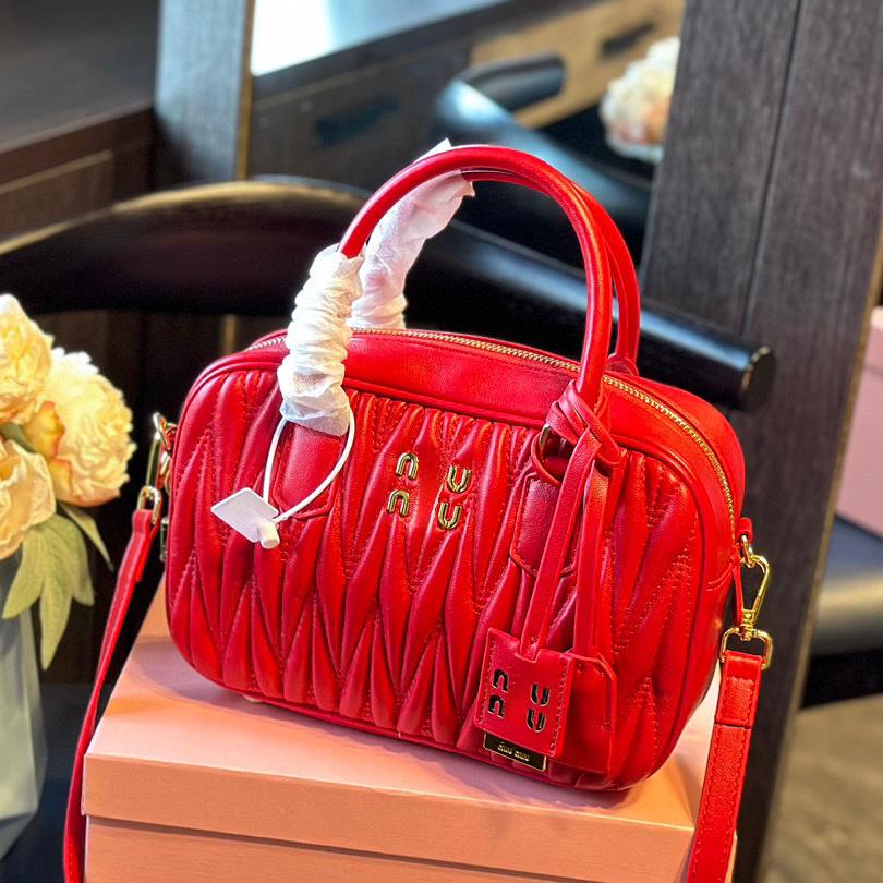 Designer Underarm Bags Womens Mini Handbags Casual Elegant PlushBowling High End Shoulder Bag Pleated wallet Leather Banquet tote Free shipping