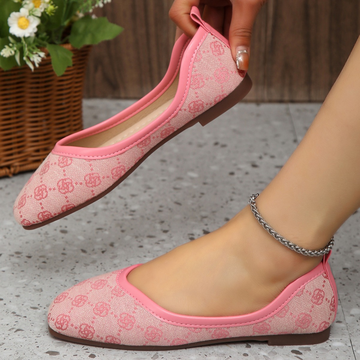 Shallow mouth single shoe women's autumn new 2024 women's shoes pointed flat bottom flower pattern casual women's shoes