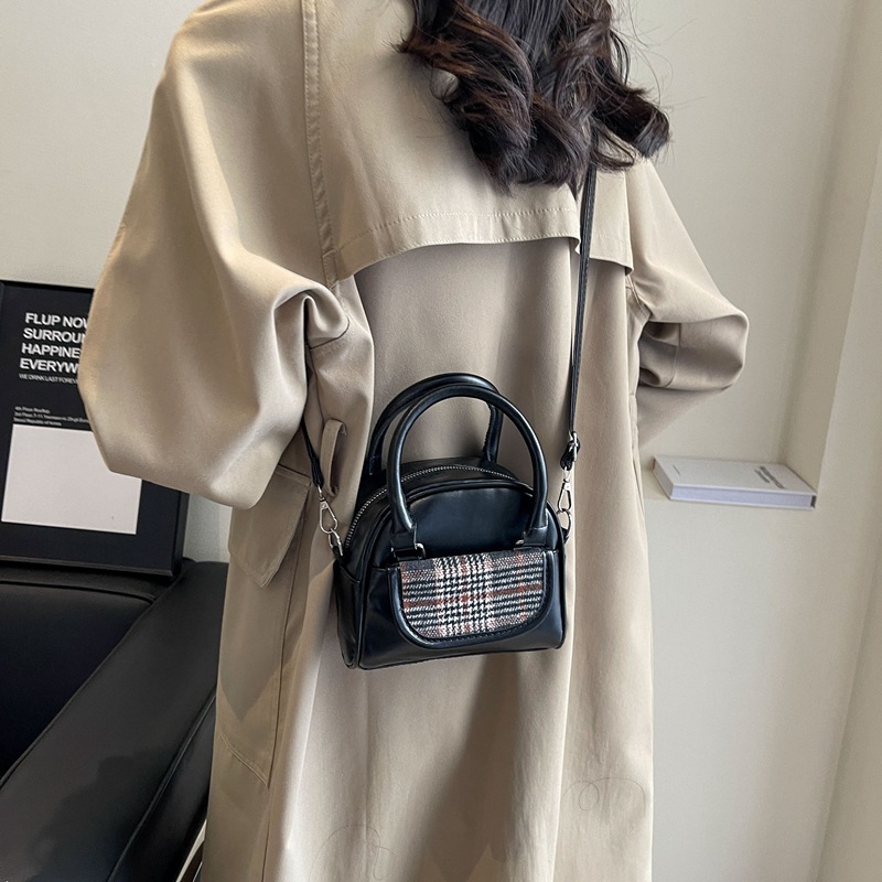 2025 Designer Fashionable minimalist 3 and small square 2024 winter new item niche popular crossbody bag casual handbag