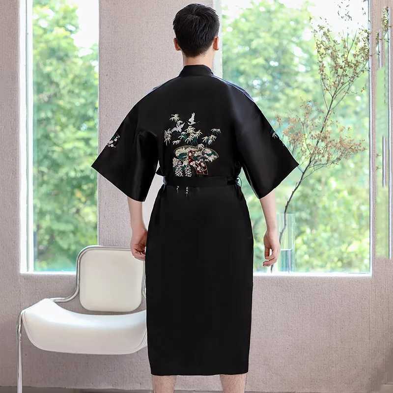 Embroidered mens kimono bathroom gown Chinese style Spwear casual pajamas loose sleepwear underwear satin silk lounge wear W241023