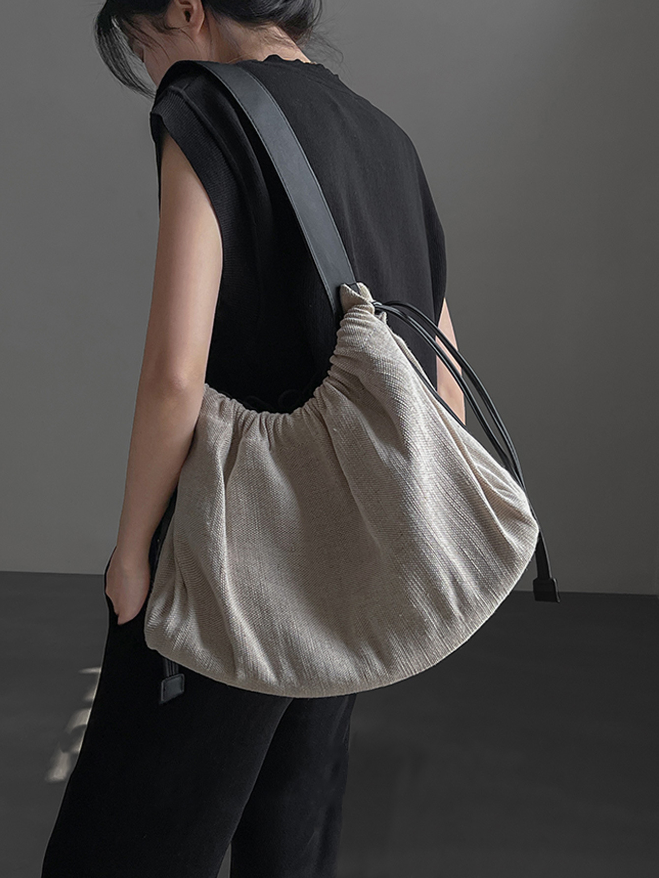 2025S Fashion Designer Designer Free Shipping New Niche Canvas Lightweight And Capacity Travel Single Shoulder Commuting Tote Large Bag