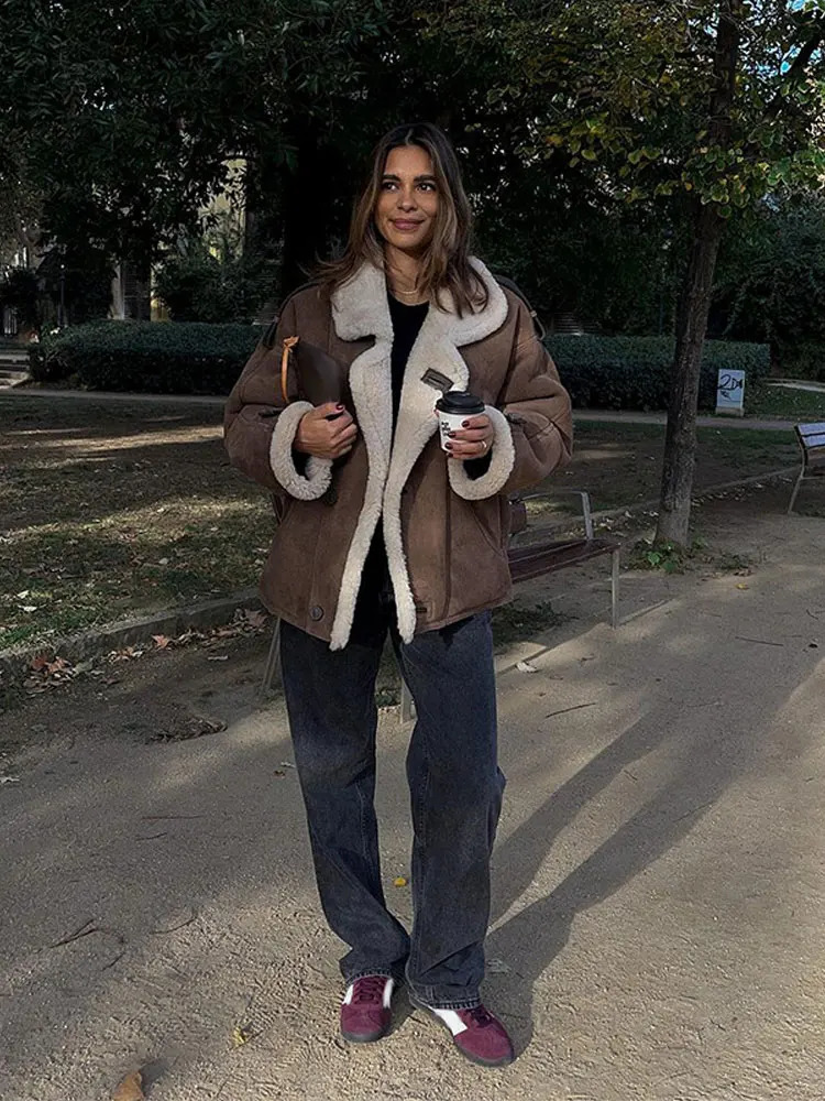 Fashion collar pocket cashmere spliced suede jacket womens fashionable loose thick coat womens street jacket 241022