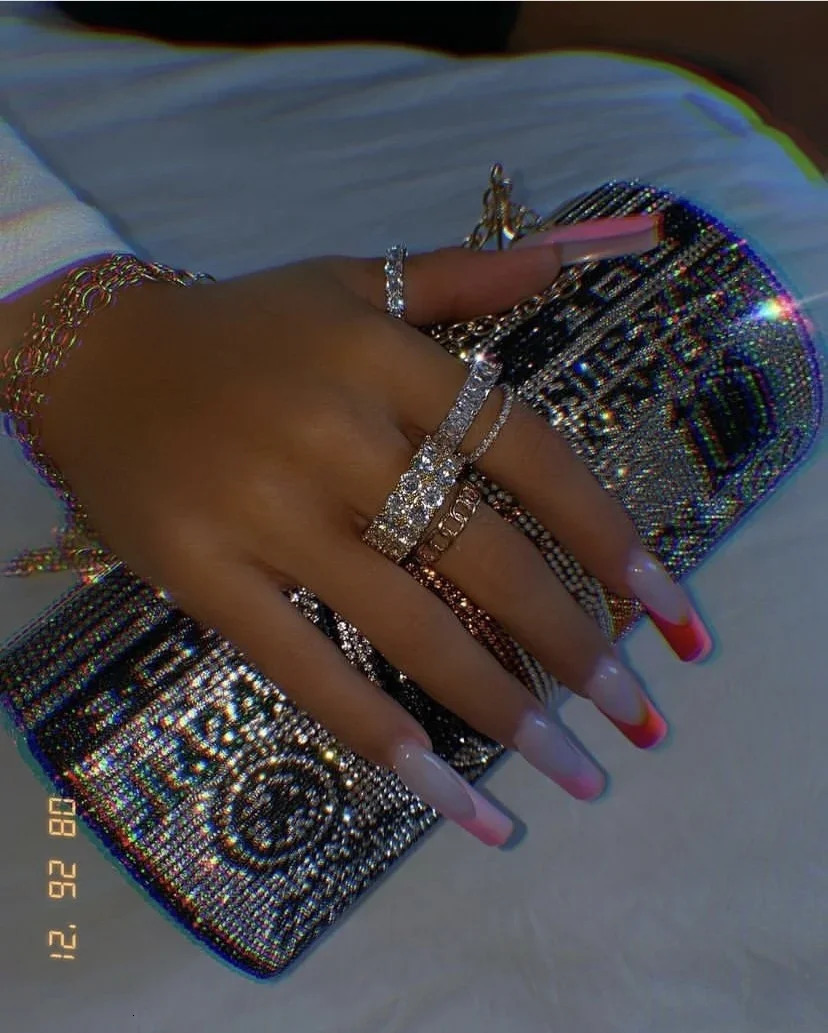 Trend Rhinestone Womens Handbag Shiny Round Dinner Bag Fashion Metal Chain Diamond Party Wedding Wallet 241023