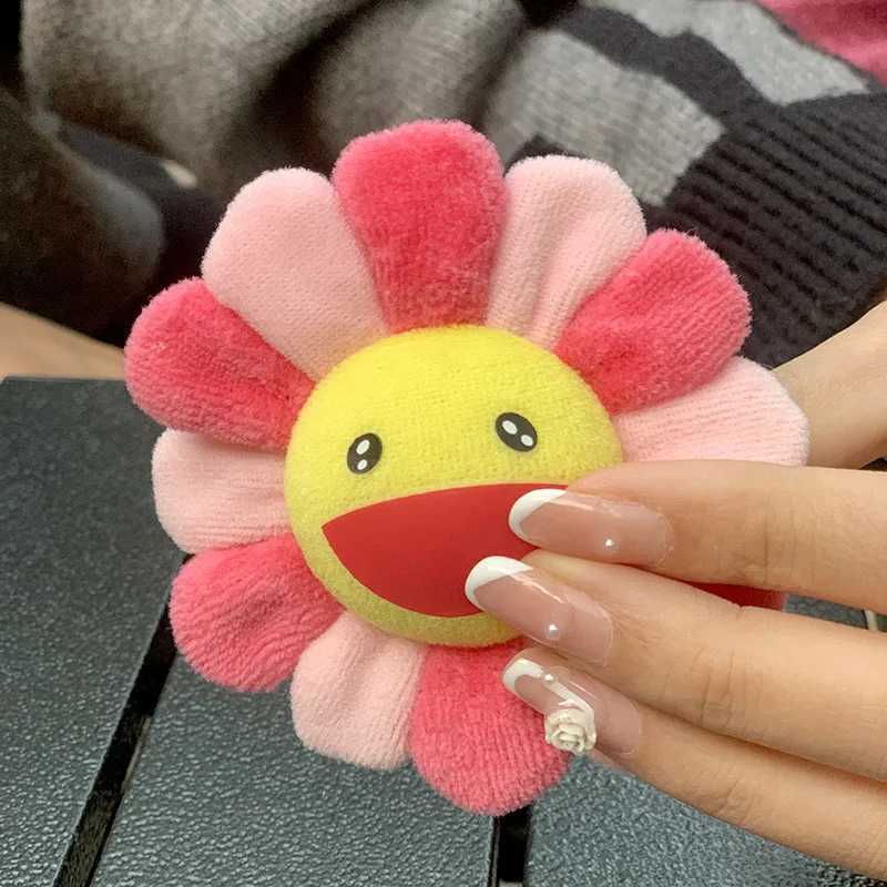 Ins Hot Kawaii Smile Sunflower Pendant with Label Soft Flower Gold/Silver Chest Filled Doll Colorful Plush Toy Bag Decorative Gift X241022