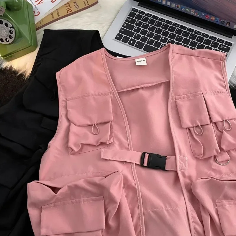 Summer cargo vest mens breathable outdoor casual vest high-quality loose and fashionable multi pocket solid thin vest 241023