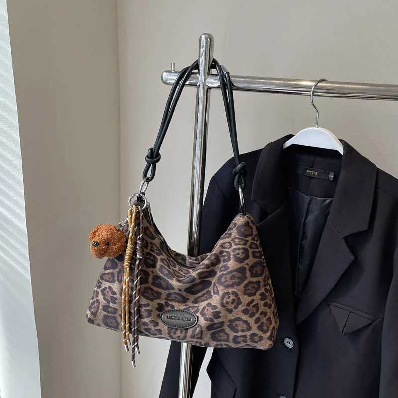 Women Leopard Shoulder Bag Faux Suede Underarm Large Capacity Stylish Armpit Zip Closure Top Handle Chic Hobo 241023
