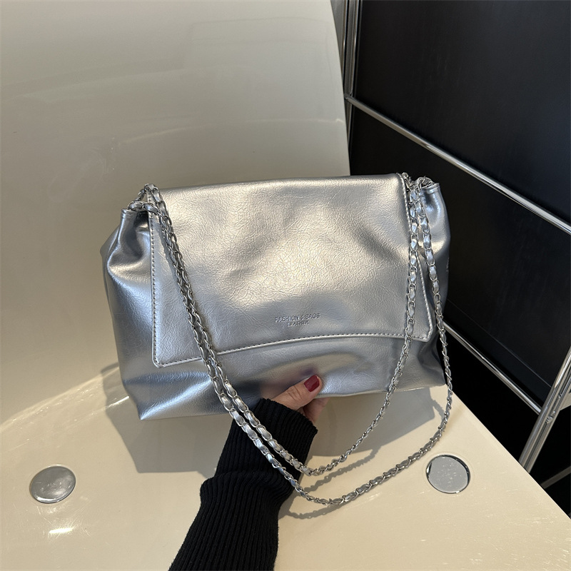 2024 designer bag free shipping new soft leather large capacity chain shoulder bag womens versatile tote special bag