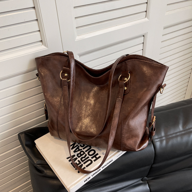 2024 designer bag free shipping new large capacity bag womens single shoulder niche handheld college student class commuting tote flowing crossbody ba